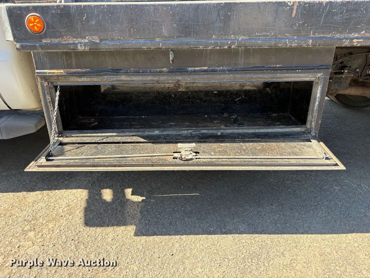 image for item EA0001 2014 Ford F550 Super Duty flatbed truck