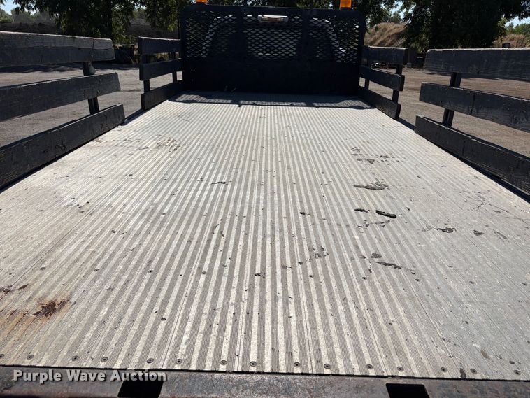image for item EA0001 2014 Ford F550 Super Duty flatbed truck