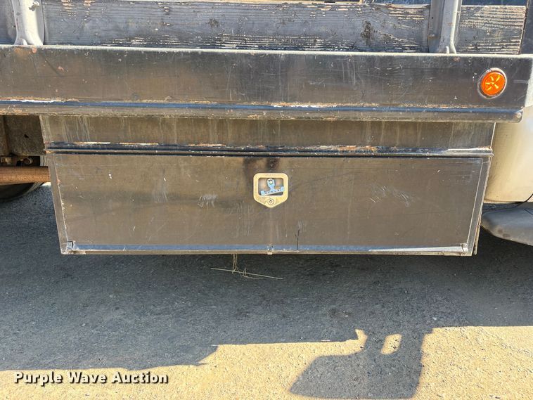 image for item EA0001 2014 Ford F550 Super Duty flatbed truck