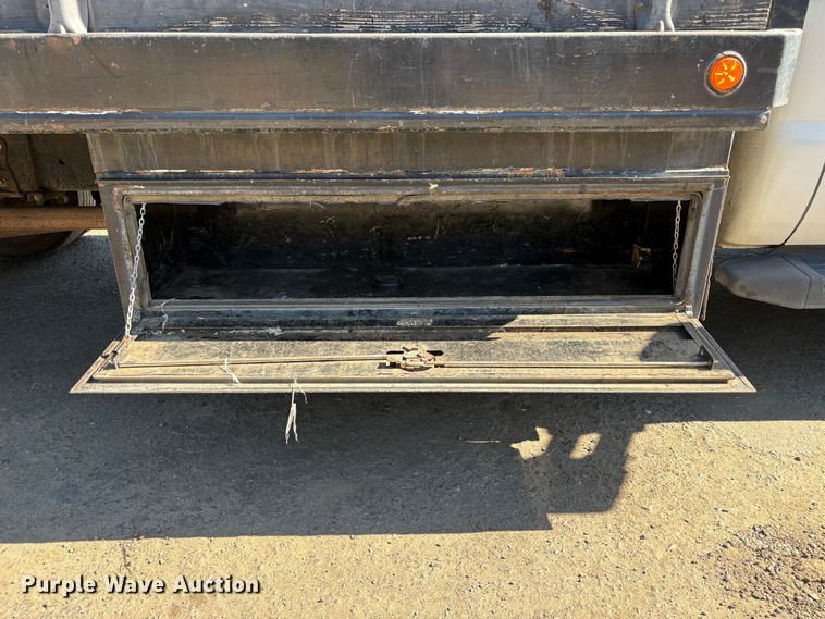 image for item EA0001 2014 Ford F550 Super Duty flatbed truck
