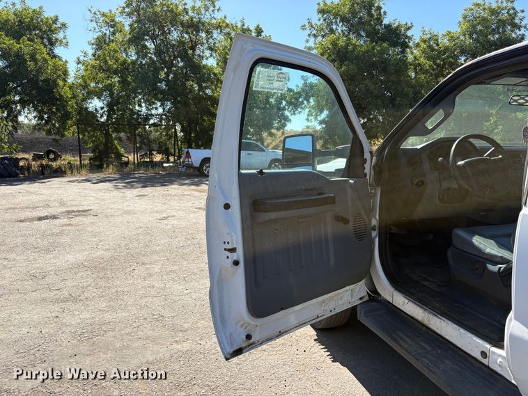 image for item EA0001 2014 Ford F550 Super Duty flatbed truck