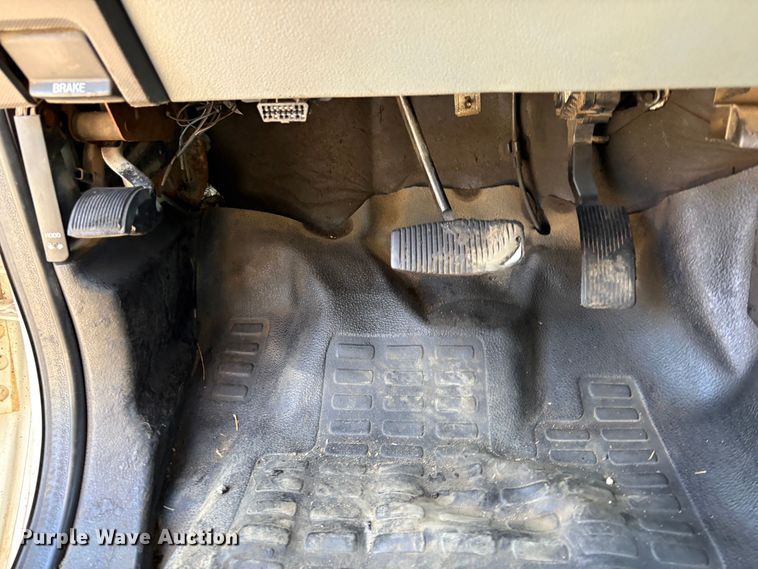 image for item EA0001 2014 Ford F550 Super Duty flatbed truck