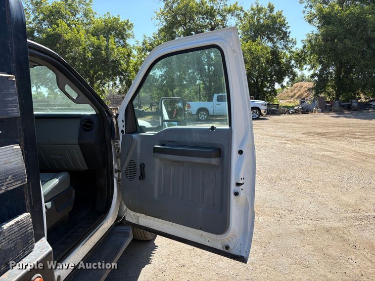 image for item EA0001 2014 Ford F550 Super Duty flatbed truck