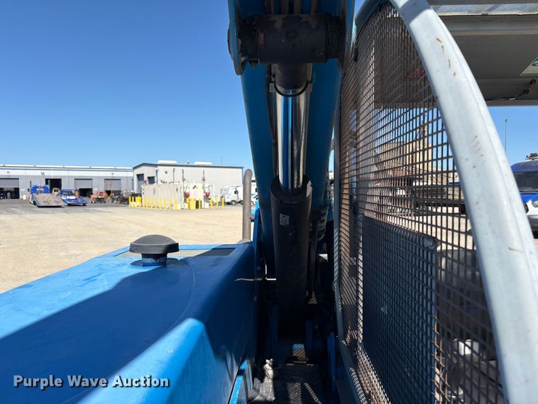 image for item EA0009 2006 Genie GTH-5519 telehandler