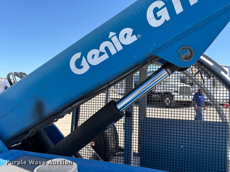 image for item EA0009 2006 Genie GTH-5519 telehandler