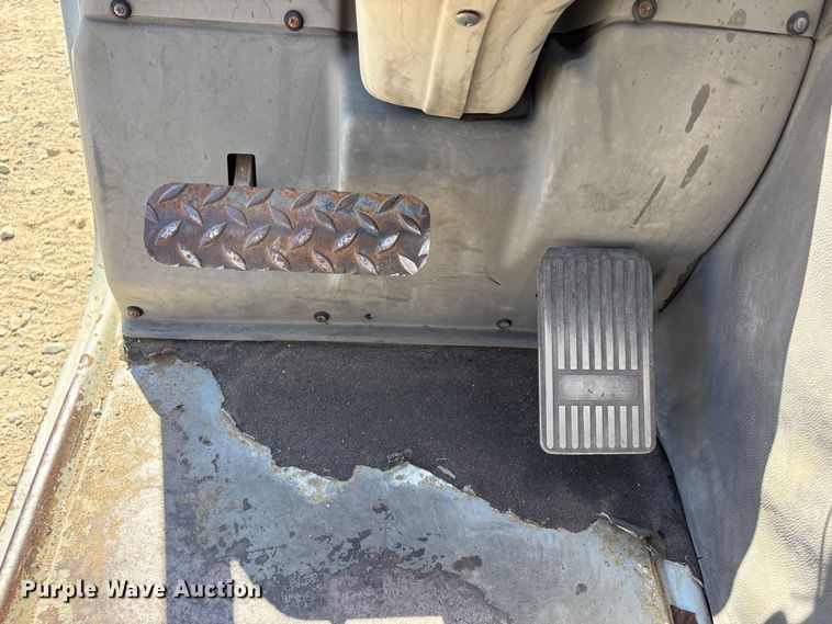 image for item EA0009 2006 Genie GTH-5519 telehandler