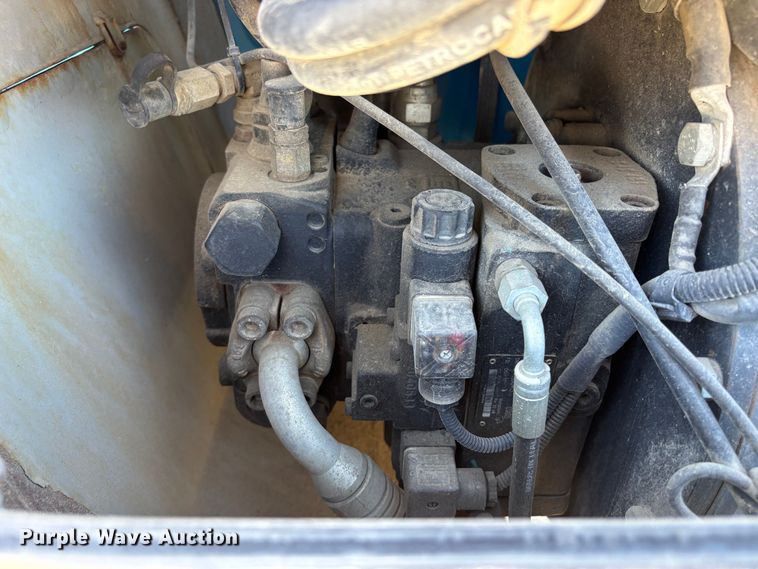image for item EA0009 2006 Genie GTH-5519 telehandler