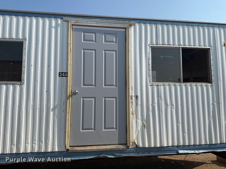 image for item EA0396 2001 Mark Line 830 office trailer