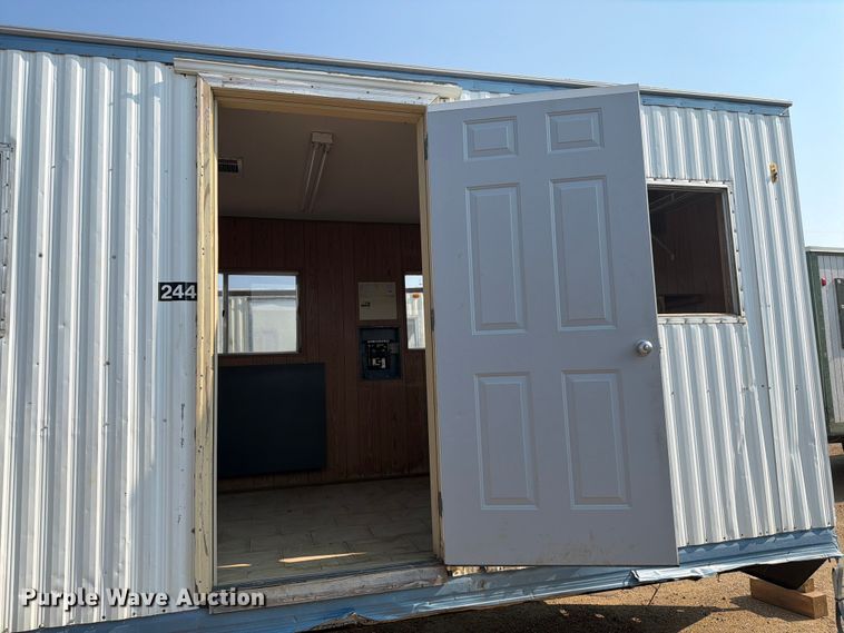 image for item EA0396 2001 Mark Line 830 office trailer