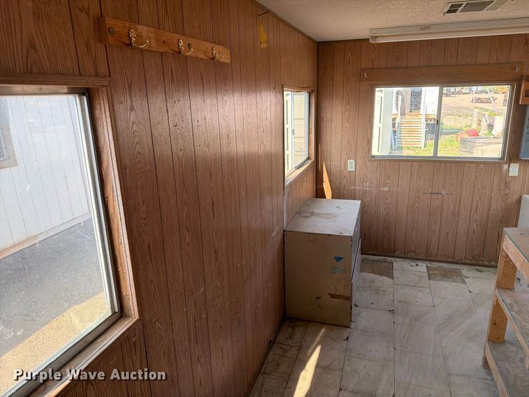 image for item EA0396 2001 Mark Line 830 office trailer