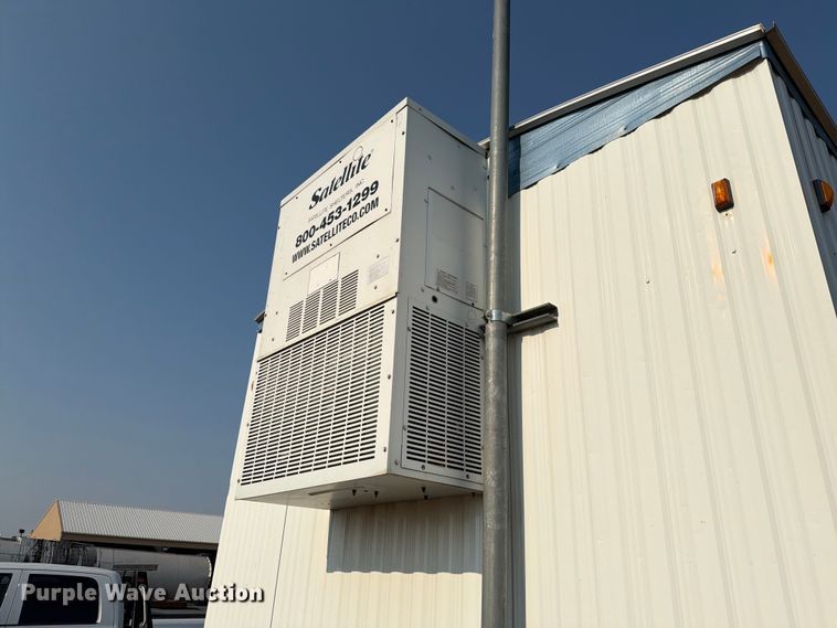 image for item EA0399 2001 Mark Line 830 office trailer