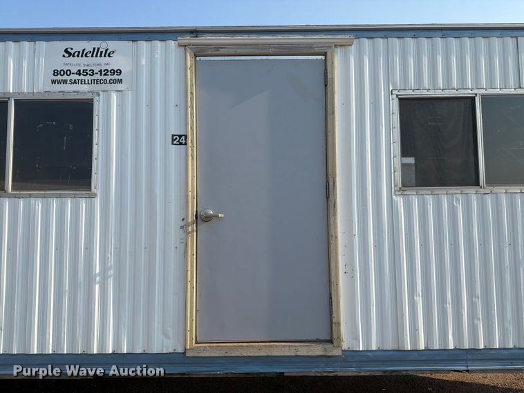 image for item EA0399 2001 Mark Line 830 office trailer