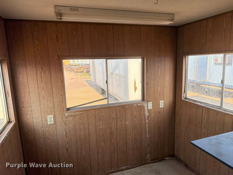 image for item EA0399 2001 Mark Line 830 office trailer