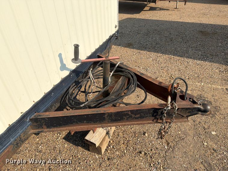 image for item EA0400 1999 Miller office trailer