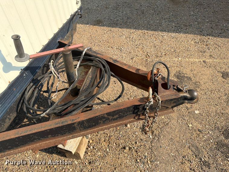 image for item EA0400 1999 Miller office trailer