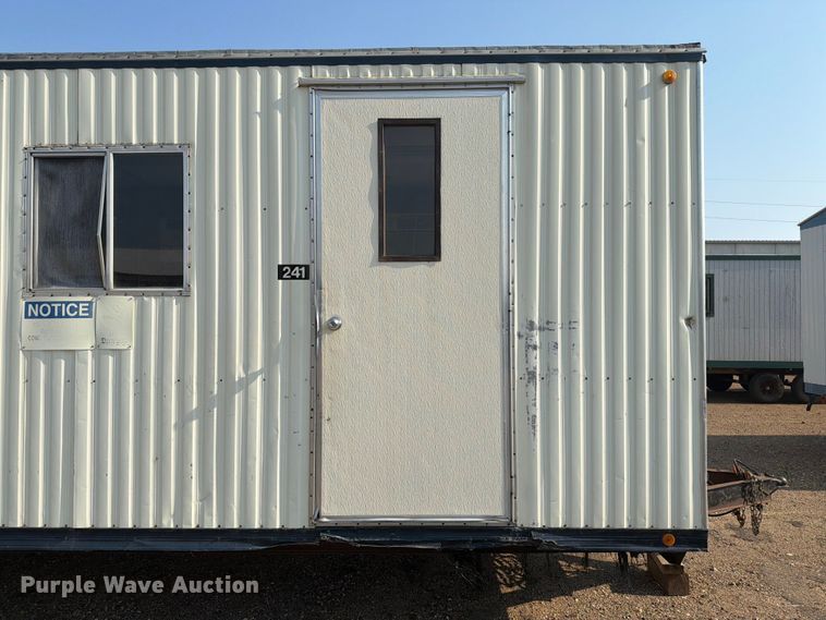 image for item EA0400 1999 Miller office trailer