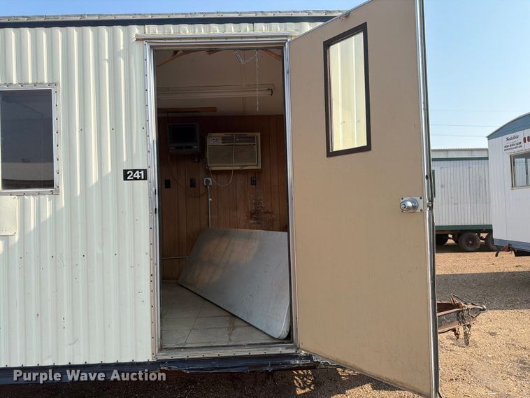 image for item EA0400 1999 Miller office trailer