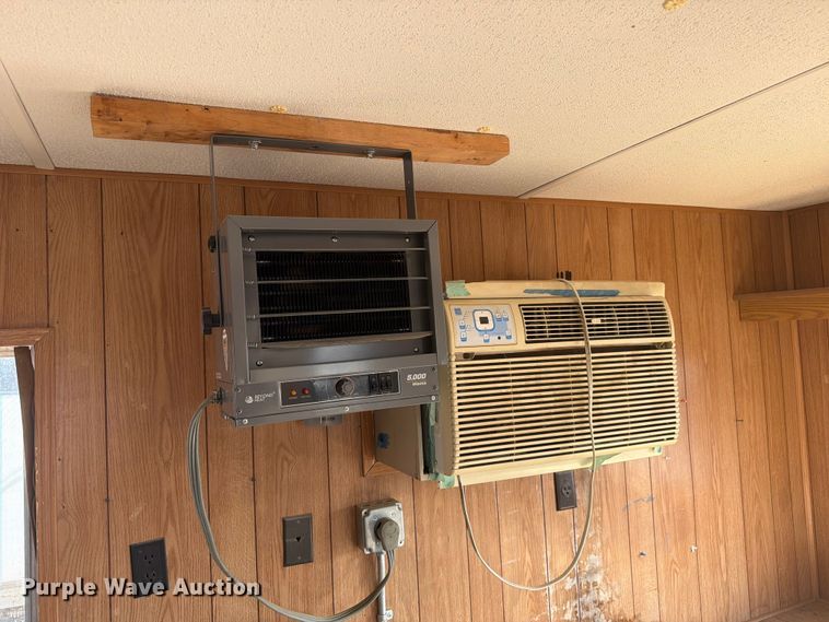 image for item EA0400 1999 Miller office trailer