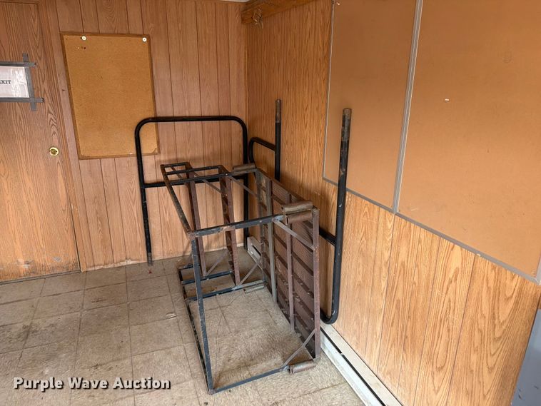 image for item EA0400 1999 Miller office trailer