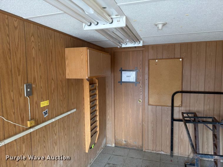 image for item EA0400 1999 Miller office trailer