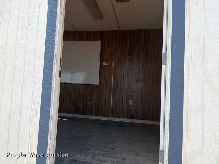 image for item EA0401 2000 office trailer