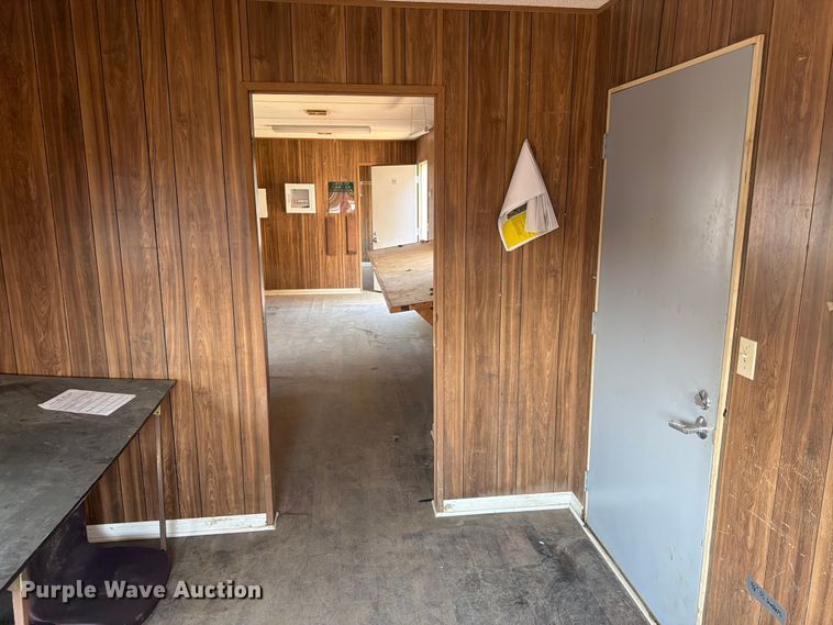 image for item EA0401 2000 office trailer