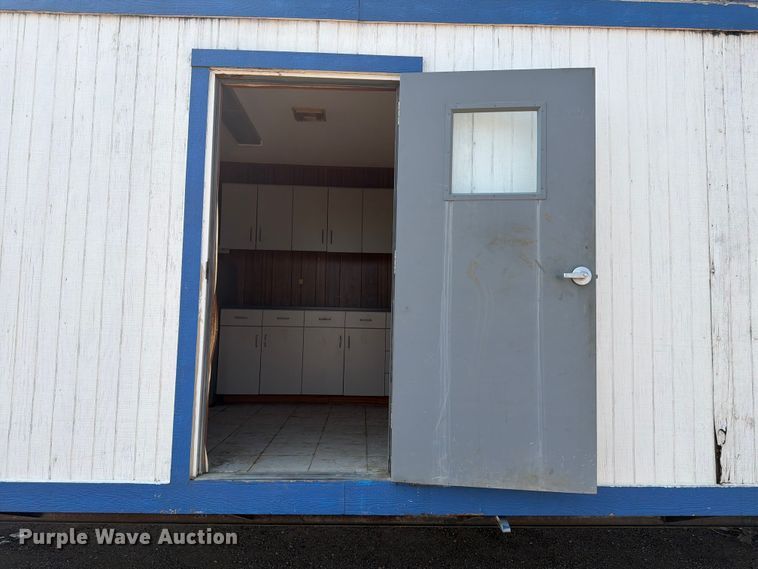 image for item EA0402 2001 office trailer