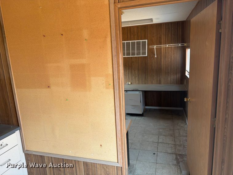 image for item EA0402 2001 office trailer