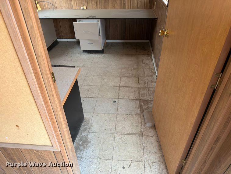 image for item EA0402 2001 office trailer