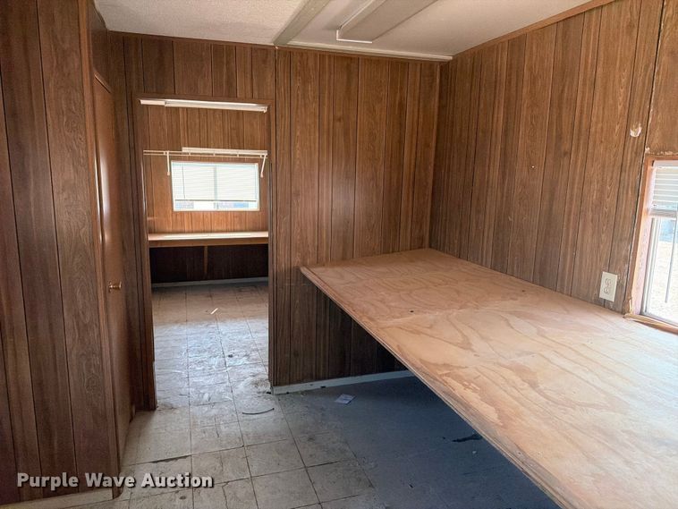 image for item EA0402 2001 office trailer