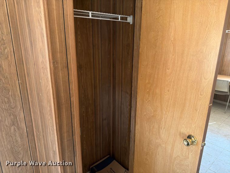 image for item EA0402 2001 office trailer