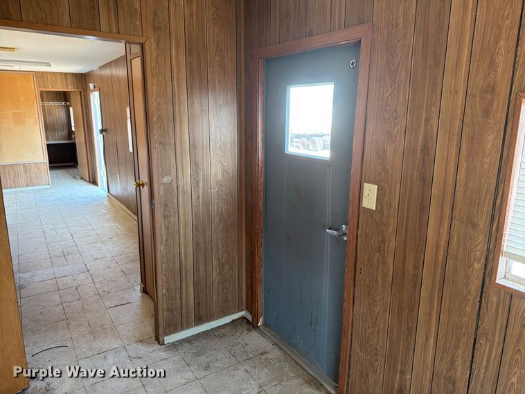 image for item EA0402 2001 office trailer