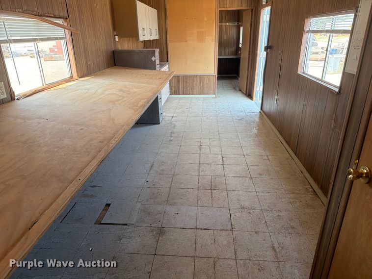 image for item EA0402 2001 office trailer