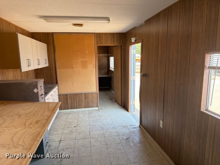 image for item EA0402 2001 office trailer