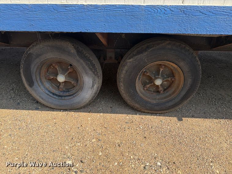 image for item EA0402 2001 office trailer