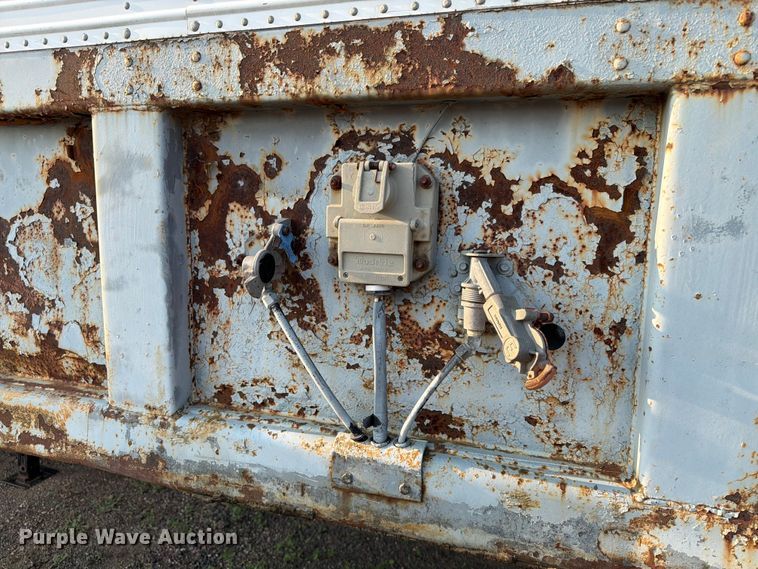 image for item EA0403 1990 Fruehauf FB9-F2-48W dry van trailer