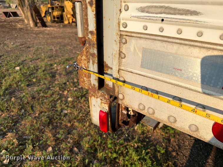 image for item EA0403 1990 Fruehauf FB9-F2-48W dry van trailer