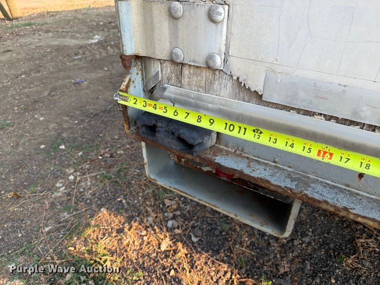 image for item EA0403 1990 Fruehauf FB9-F2-48W dry van trailer