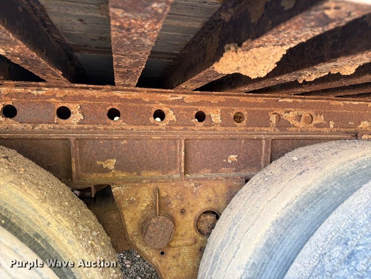 image for item EA0403 1990 Fruehauf FB9-F2-48W dry van trailer