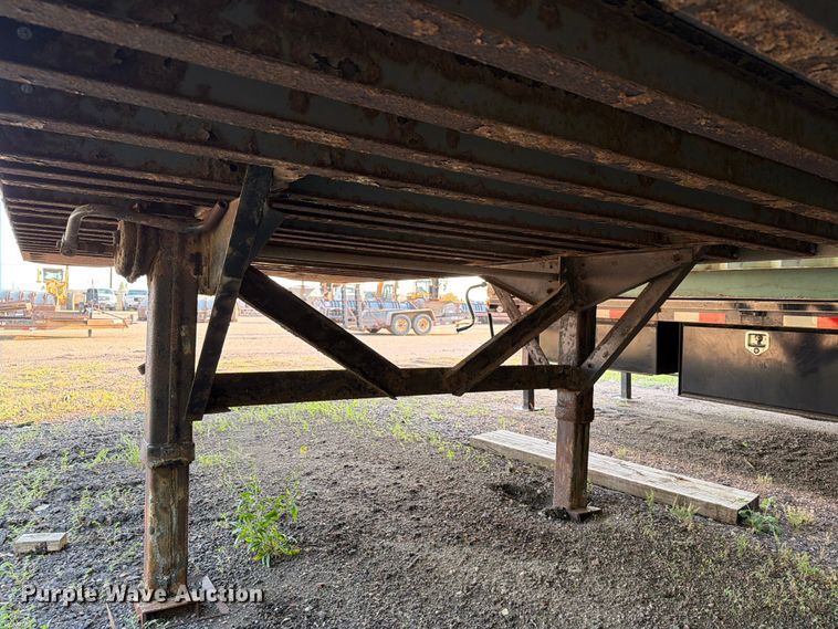 image for item EA0403 1990 Fruehauf FB9-F2-48W dry van trailer