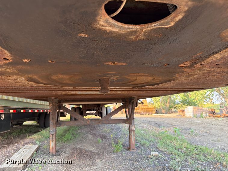 image for item EA0403 1990 Fruehauf FB9-F2-48W dry van trailer