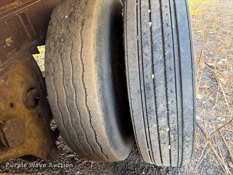 image for item EA0403 1990 Fruehauf FB9-F2-48W dry van trailer