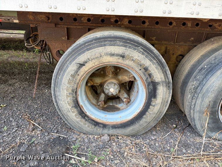 image for item EA0403 1990 Fruehauf FB9-F2-48W dry van trailer