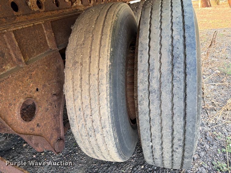 image for item EA0403 1990 Fruehauf FB9-F2-48W dry van trailer