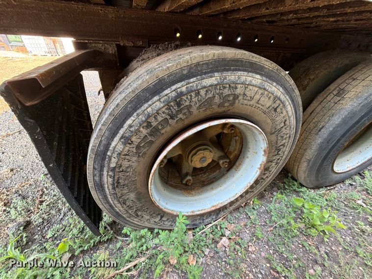 image for item EA0403 1990 Fruehauf FB9-F2-48W dry van trailer