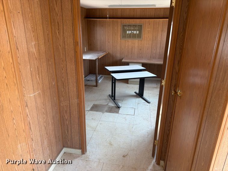 image for item EA0405 2006 Mark Line 1050 office trailer