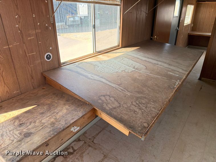 image for item EA0405 2006 Mark Line 1050 office trailer