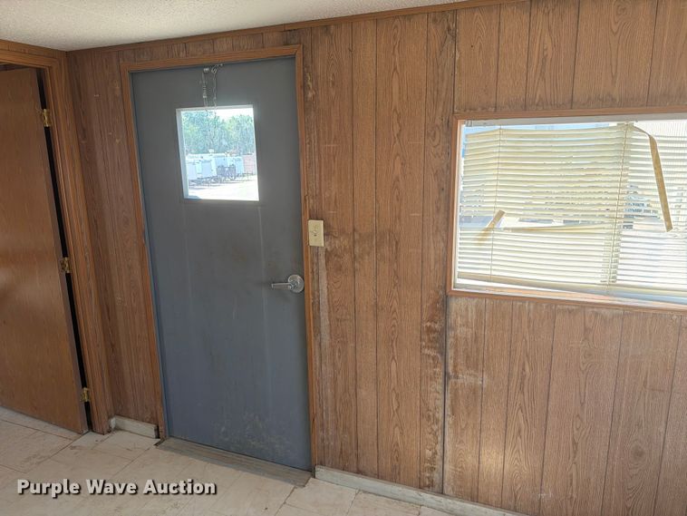 image for item EA0405 2006 Mark Line 1050 office trailer