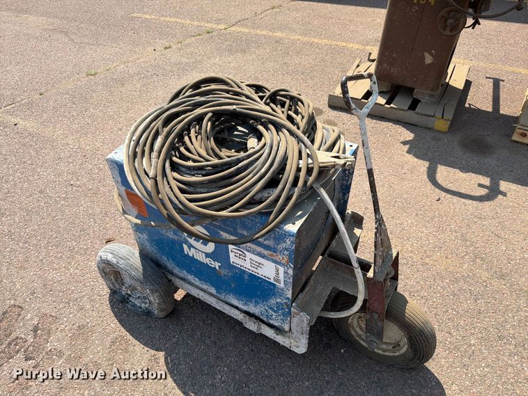 image for item EA0407 Miller Dialarc 250 welder