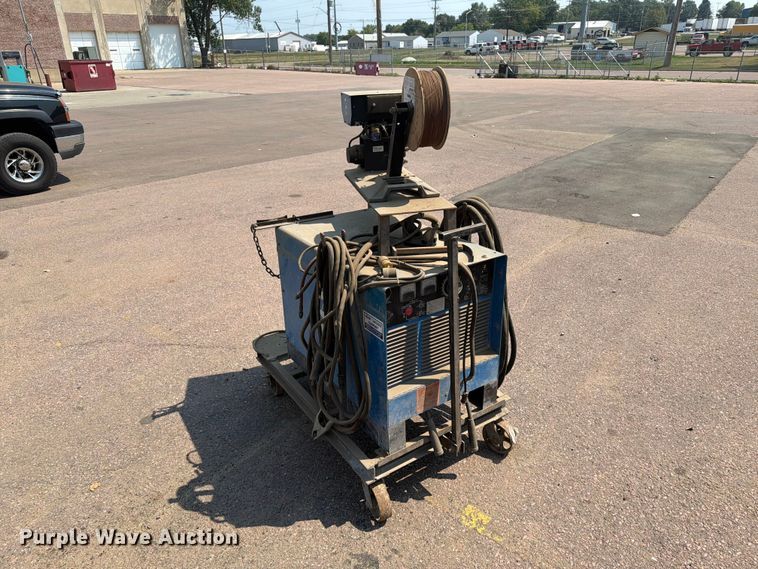 image for item EA0408 Miller Delta weld 450 welder